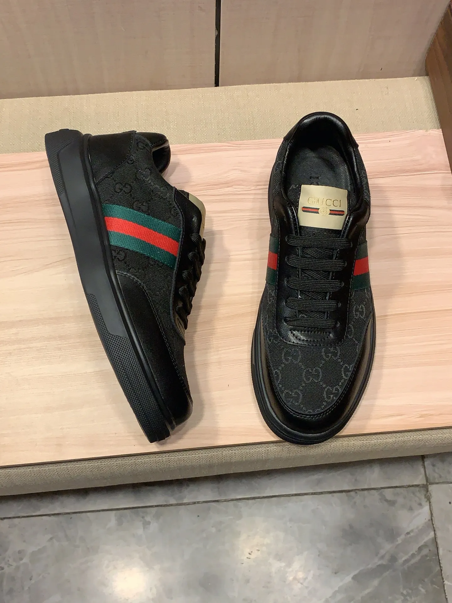 Men's Men's Shoes💰420💰💰🎩🎩[Lightning][Lightning] "Gucci*" The latest and most popular casual shoes, top brand [seduce] luxury ~ purchasing agency, top ~ quality. [Strong] The upper is made of imported breathable cowhide with material ➕ breathable sheepskin feet (•) and fine workmanship. The original stylish and stylish soft rubber wear-resistant and non-slip outsole is light and comfortable on the feet. The real thing looks better when photographed in person. 111: code: 38-44, 3️⃣ colors selected
